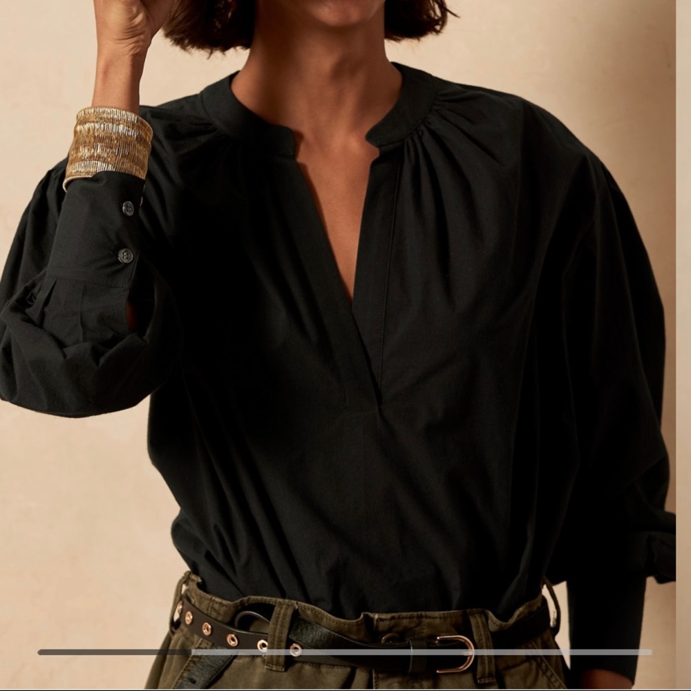 Never worn Banana Republic black poplin puff sleeve shirt